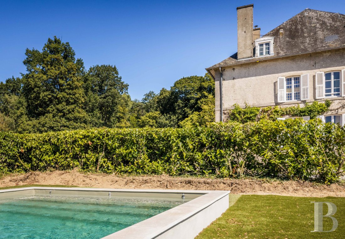 A 19th-century château dominating the surrounding landscape, south of Limoges in Haute-Vienne - photo  n°3